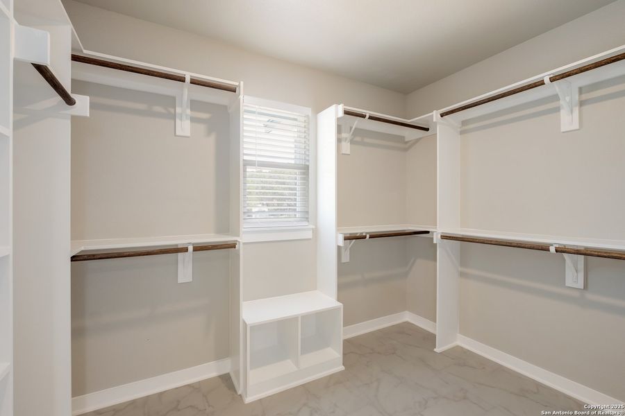 Spacious, unfurnished interior of a new home in , Lakehills (Image 18).