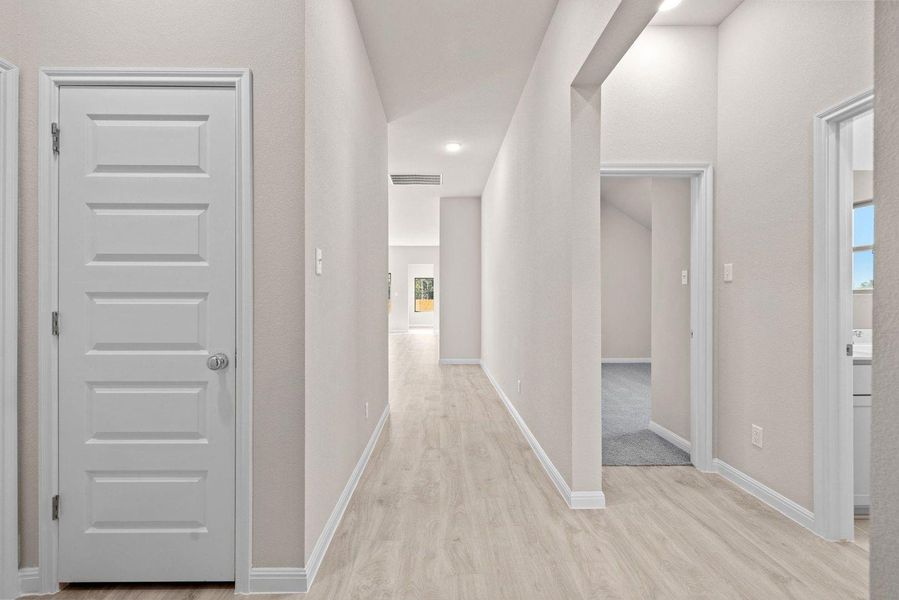 Spacious, unfurnished interior of a new home in Trinity Ranch, Elgin (Image 14).