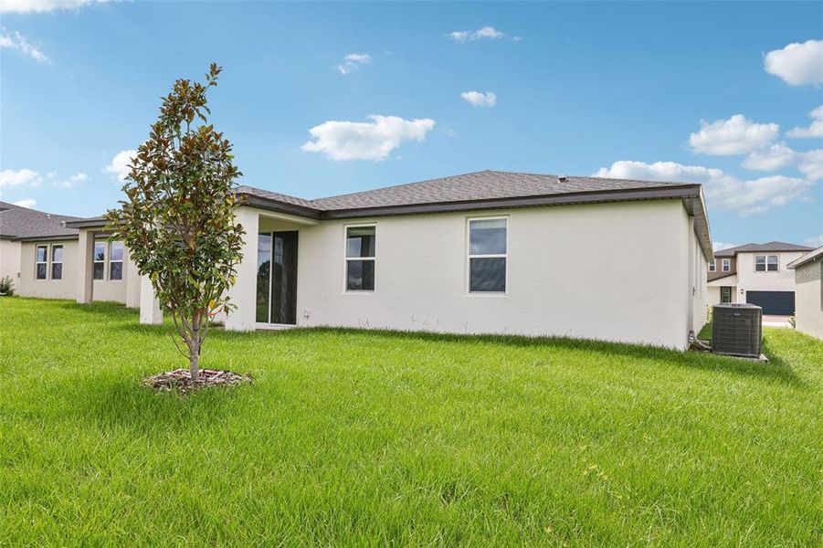 Exterior details and patio area of a home in Hamilton Bluff - Signature Series, Lake Hamilton (Image 3).