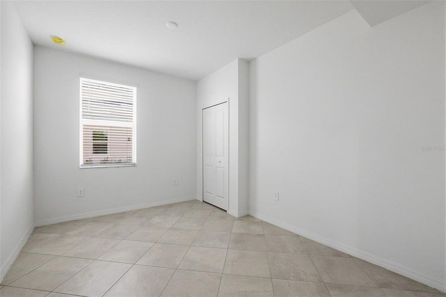 Spacious, unfurnished interior of a new home in Calusa Country Club, Lakewood Ranch (Image 12).