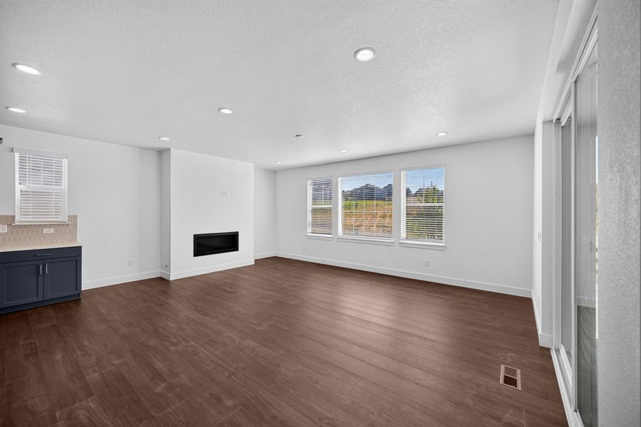 Spacious, unfurnished interior of a new home in Macanta, Castle Rock (Image 19). Spacious, unfurnished interior of a new home in Macanta, Castle Rock (Image 19).