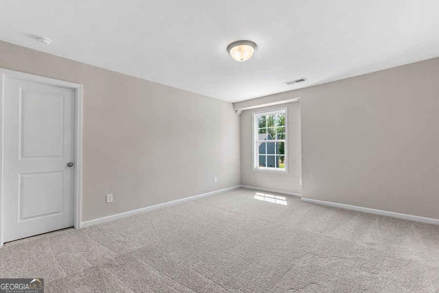 Spacious, unfurnished interior of a new home in Juliette Crossing, Forsyth (Image 52).