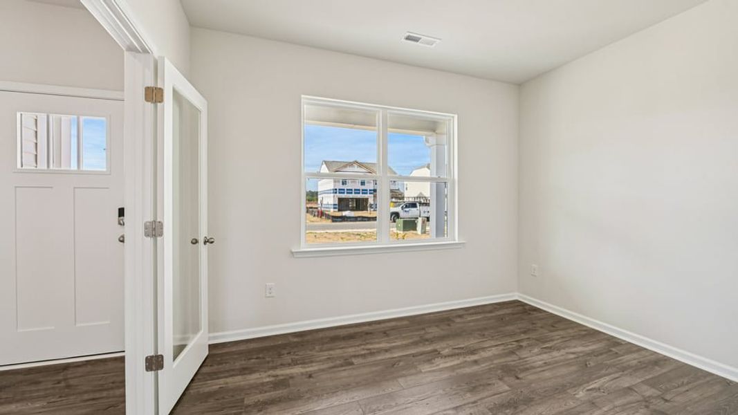 Spacious, unfurnished interior of a new home in Shahbain Reserve, Raeford (Image 14).