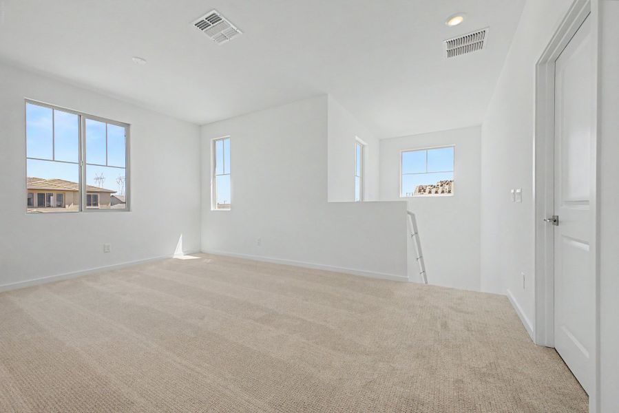 Spacious, unfurnished interior of a new home in Frontera, Surprise (Image 11).
