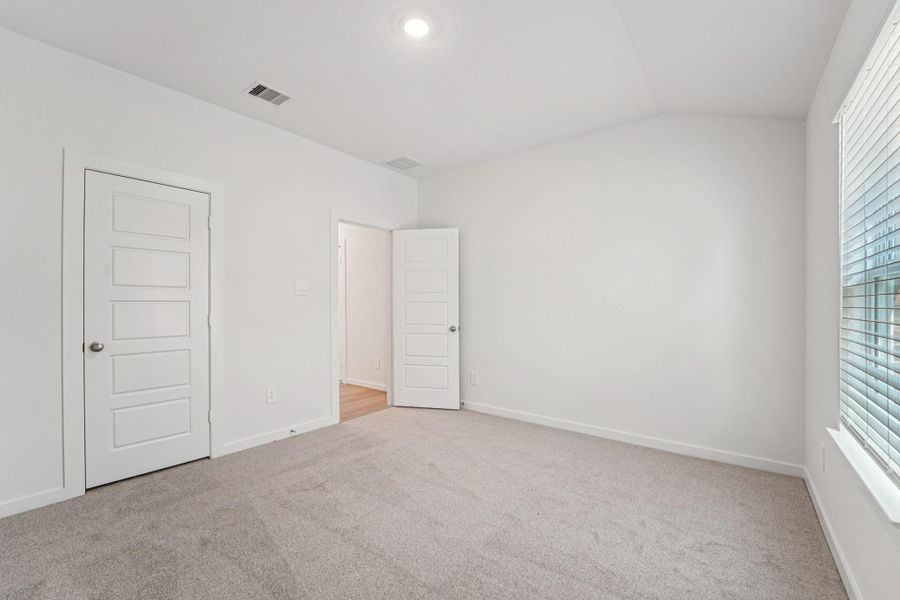 Spacious, unfurnished interior of a new home in Southwinds, Baytown (Image 31). Spacious, unfurnished interior of a new home in Southwinds, Baytown (Image 31).