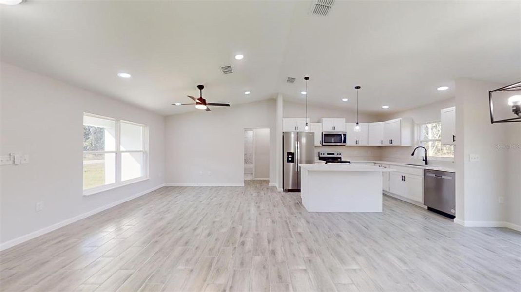 Spacious, unfurnished interior of a new home in , Ocala (Image 15).