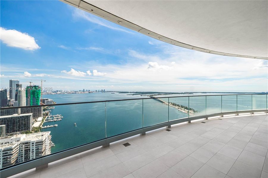 Condo located in Miami, FL showcasing its design and architecture (Image 24).