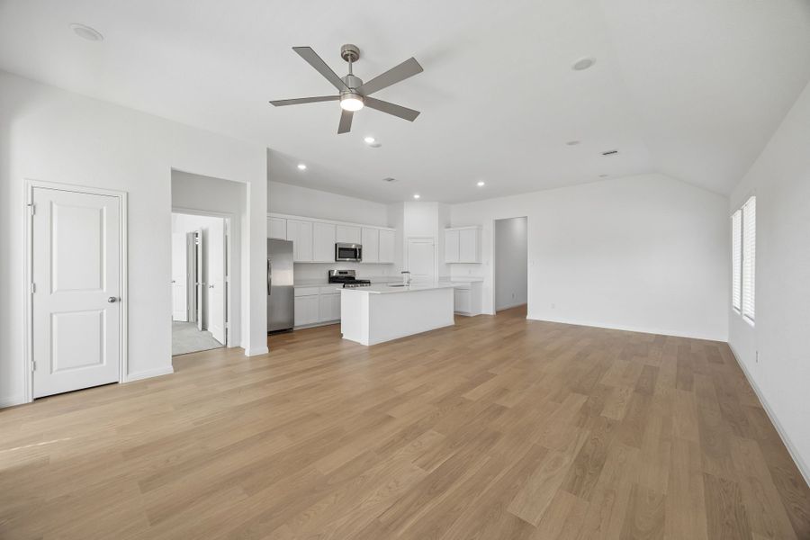 Spacious, unfurnished interior of a new home in Riviera Pines, Huffman (Image 18).