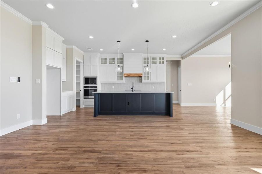 Spacious, unfurnished interior of a new home in , Venus (Image 29). Spacious, unfurnished interior of a new home in , Venus (Image 29).