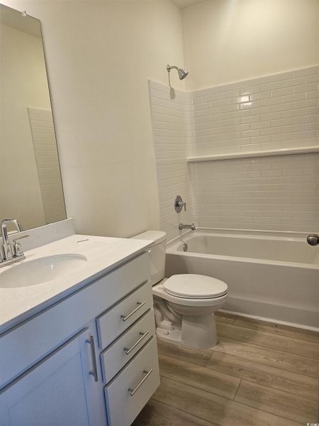 Full bathroom with shower / bathtub combination Full bathroom with shower / bathtub combination