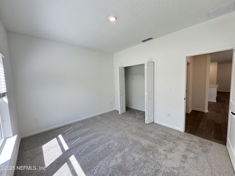 Spacious, unfurnished interior of a new home in , Green Cove Springs (Image 15).