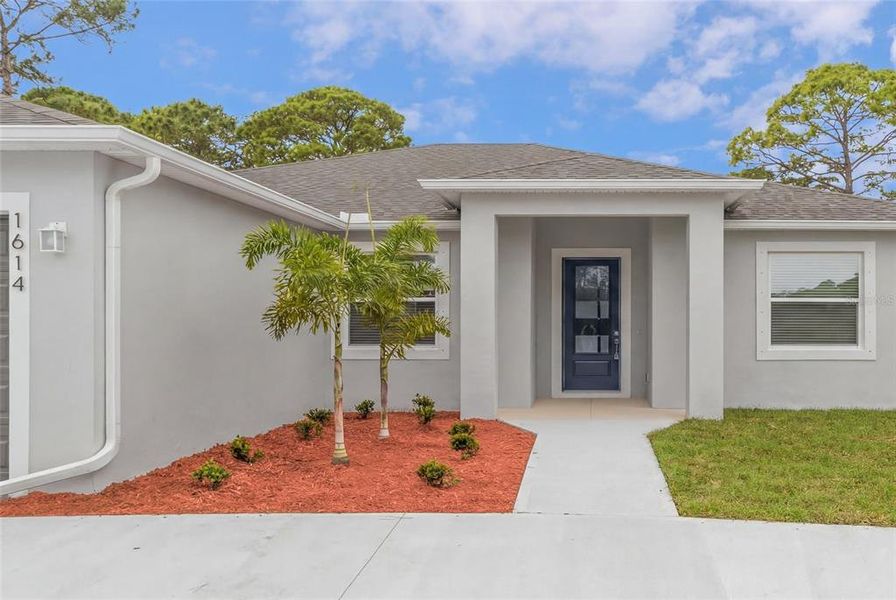Exterior details and patio area of a home in , Palm Bay (Image 3).