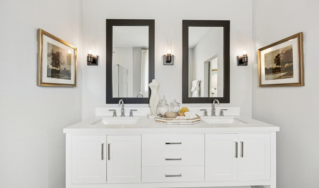 Primary bath with dual sinks