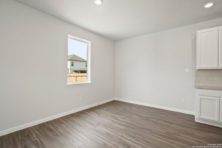 Spacious, unfurnished interior of a new home in Melissa Ranch, San Antonio (Image 11).