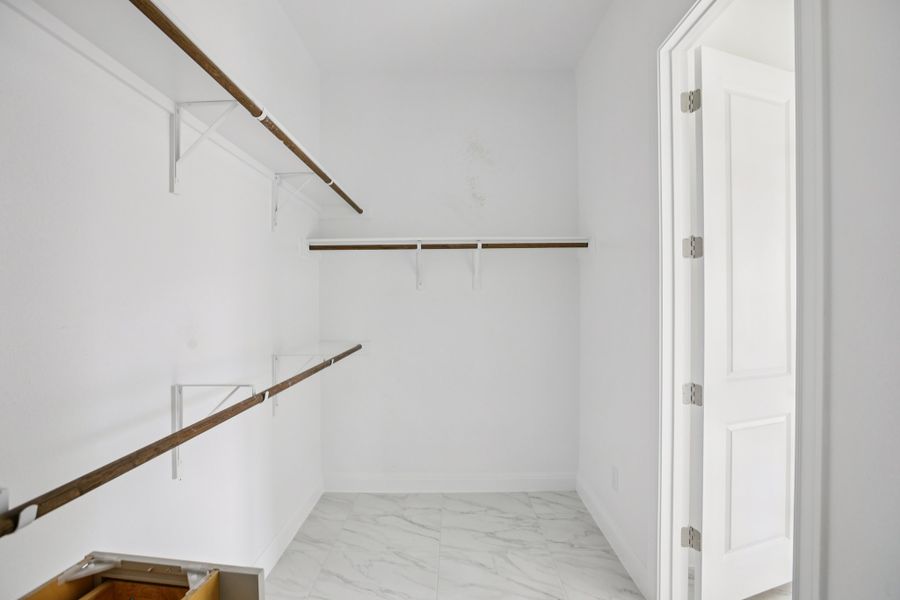 Spacious, unfurnished interior of a new home in Persimmon, Buda (Image 19).