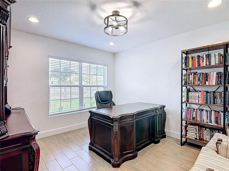 Furnished interior view inside a new home in , Bartow (Image 39).