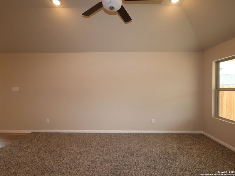 Spacious, unfurnished interior of a new home in Winding Brook, San Antonio (Image 16).
