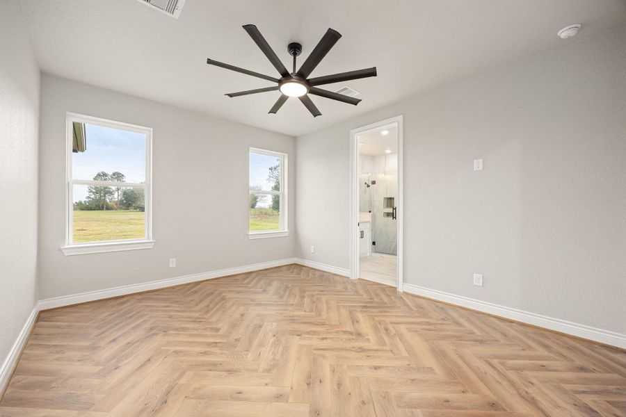 Spacious, unfurnished interior of a new home in , Waller (Image 24).