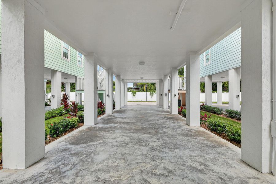 Spacious, unfurnished interior of a new home in , Jensen Beach (Image 19).