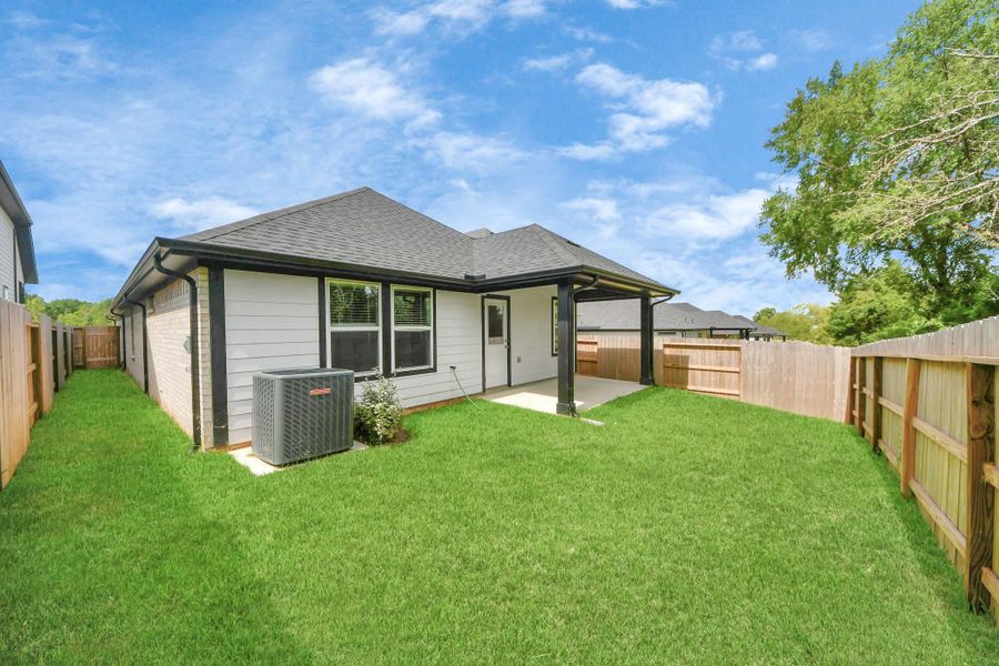 Exterior details and patio area of a home in Montgomery Ridge: Landmark Collection, Montgomery (Image 3).