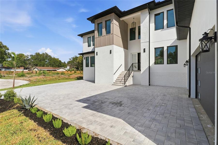 Exterior details and patio area of a home in , Tampa (Image 11).