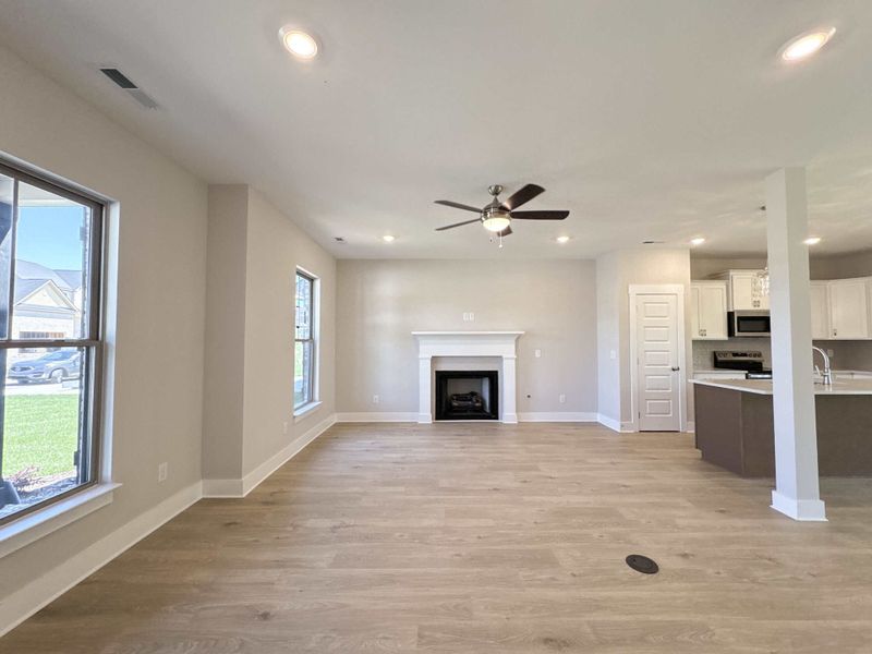 Spacious, unfurnished interior of a new home in , Gallatin (Image 4).