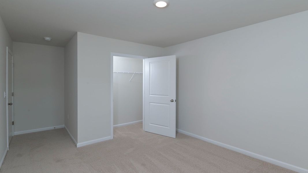 Spacious, unfurnished interior of a new home in Livingston Woods, Irmo (Image 30).