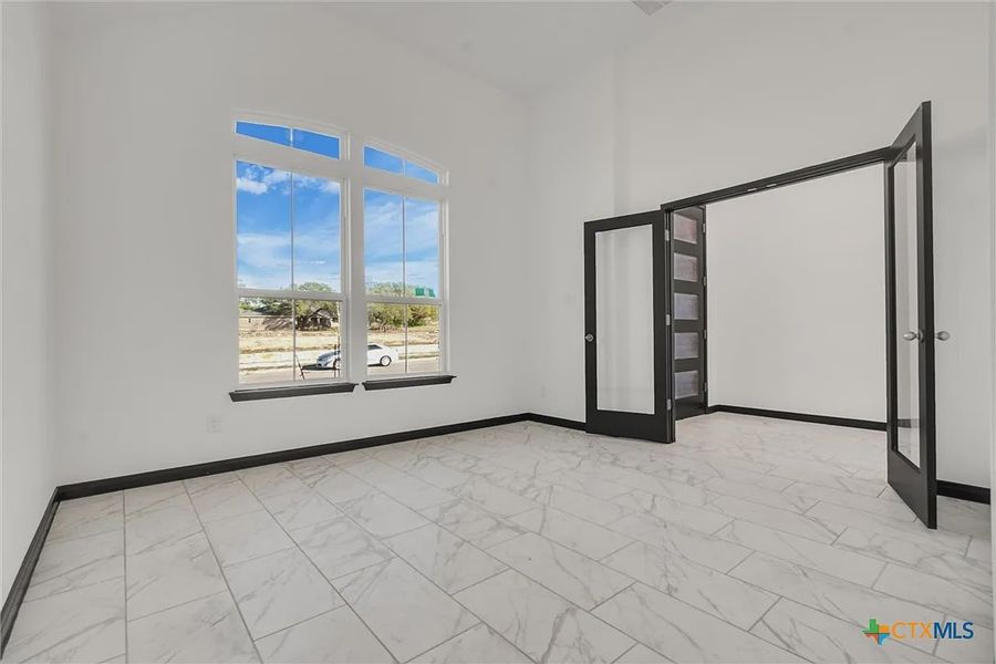 Spacious, unfurnished interior of a new home in Heritage Oaks, Killeen (Image 24).