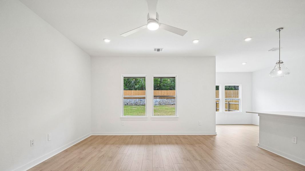 Spacious, unfurnished interior of a new home in Rosenbusch Ranch, Leander (Image 12).