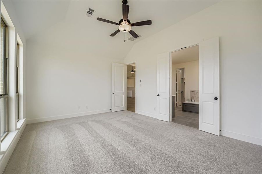 Spacious, unfurnished interior of a new home in Wellington, Fort Worth (Image 27).