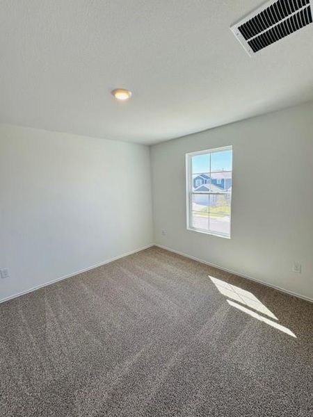Spacious, unfurnished interior of a new home in Durango, Mustang Ridge (Image 9).