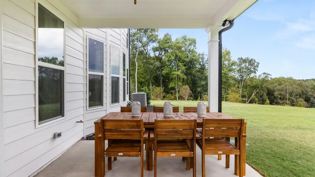 Representative exterior details of a home built from the Savannah by D.R. Horton in Heritage Pointe, Senoia (Image 4).