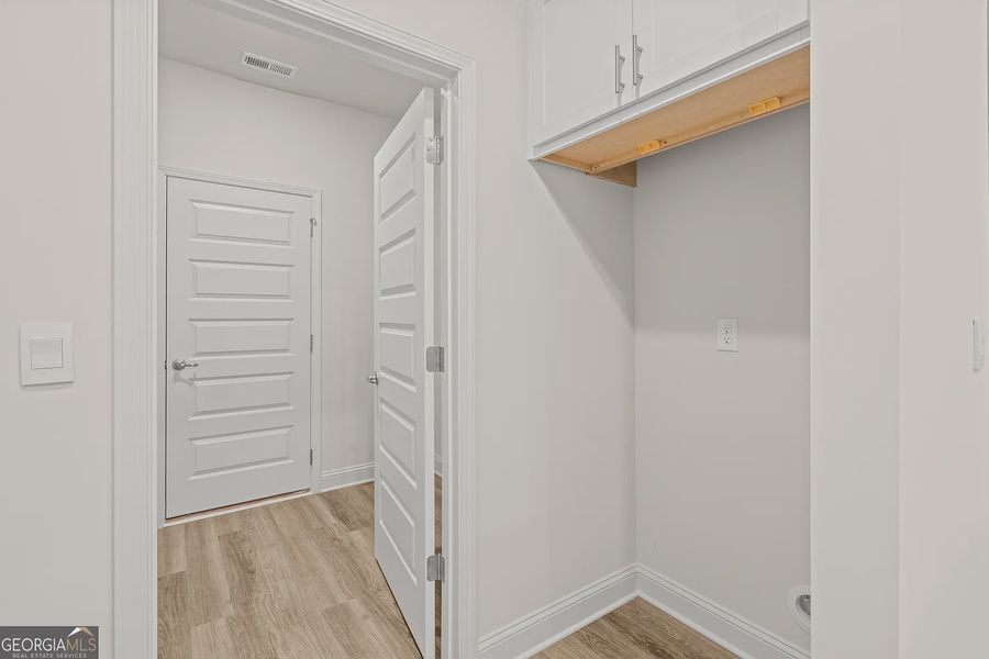 Spacious, unfurnished interior of a new home in Canterbury Villas, Carrollton (Image 22).