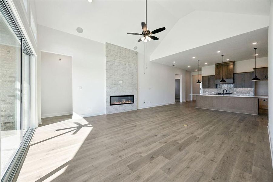 9-237Bee_009 9-237Bee_009