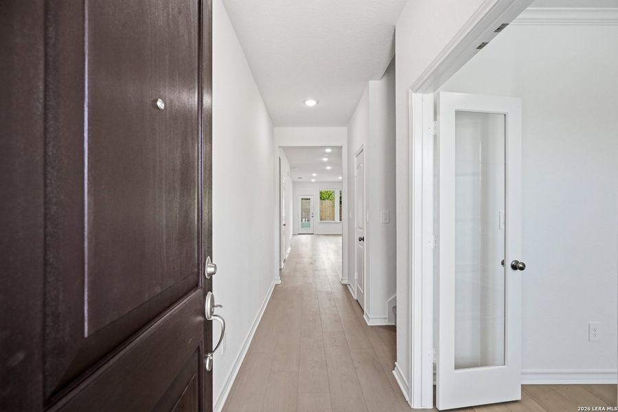 Spacious, unfurnished interior of a new home in Bison Ridge, San Antonio (Image 21). Spacious, unfurnished interior of a new home in Bison Ridge, San Antonio (Image 21).