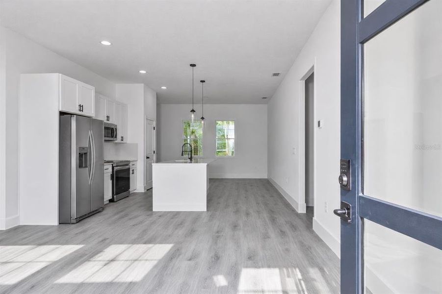 Spacious, unfurnished interior of a new home in , Dunnellon (Image 21).