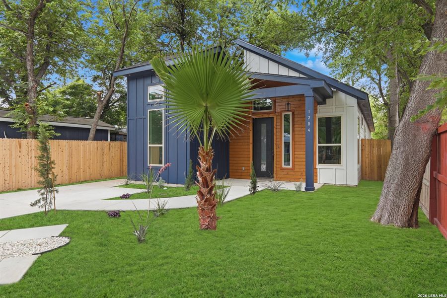 Exterior details and patio area of a home in , San Antonio (Image 20).