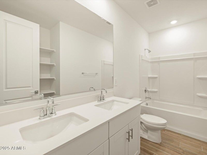 Bath 2 Double sinks Bath 2 Double sinks