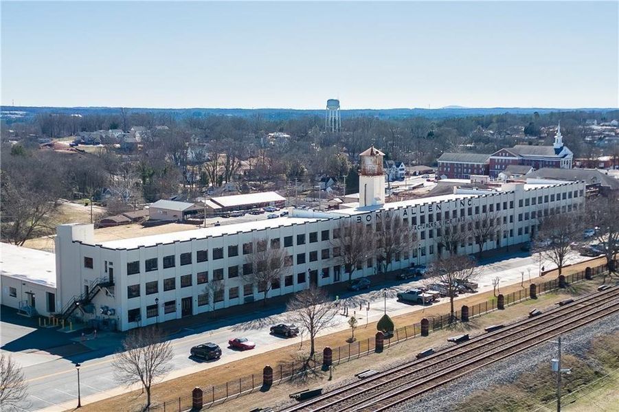 Condo located in Buford, GA showcasing its design and architecture (Image 4).