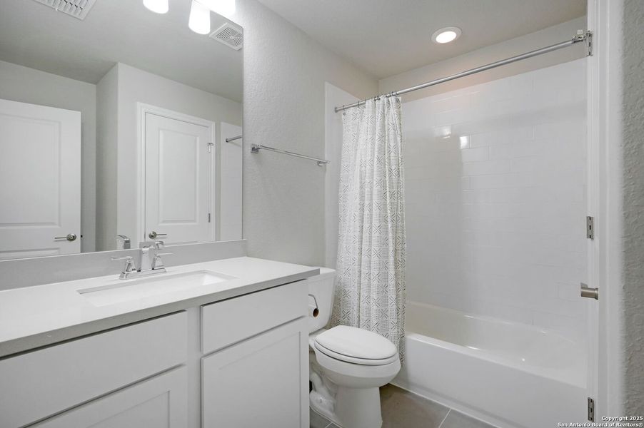 Furnished interior view inside a new home in Elkhorn Ridge At Fair Oaks Ranch: 65's, Boerne (Image 28). Furnished interior view inside a new home in Elkhorn Ridge At Fair Oaks Ranch: 65's, Boerne (Image 28).