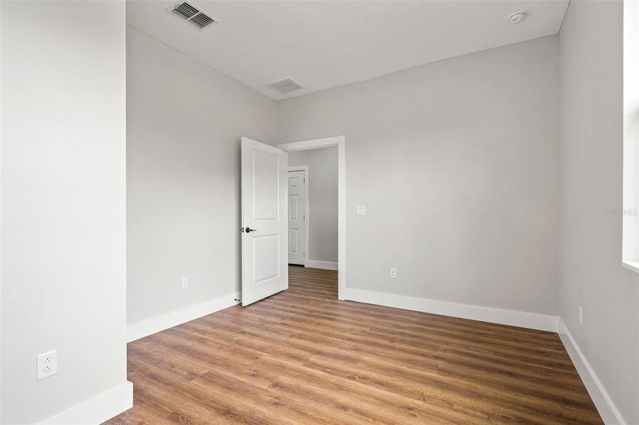 Spacious, unfurnished interior of a new home in , Holiday (Image 14).