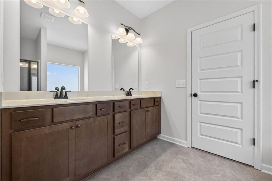 Furnished interior view inside a new home in Oakmont, Dallas (Image 12).