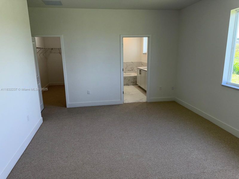 Spacious, unfurnished interior of a new home in , Homestead (Image 11).