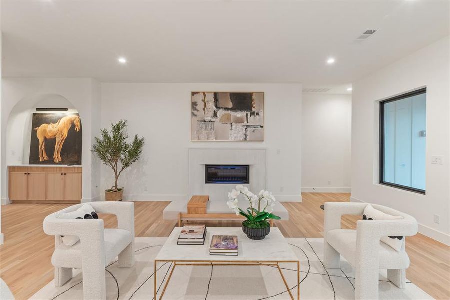 Furnished interior view inside a new home in , Dallas (Image 32).