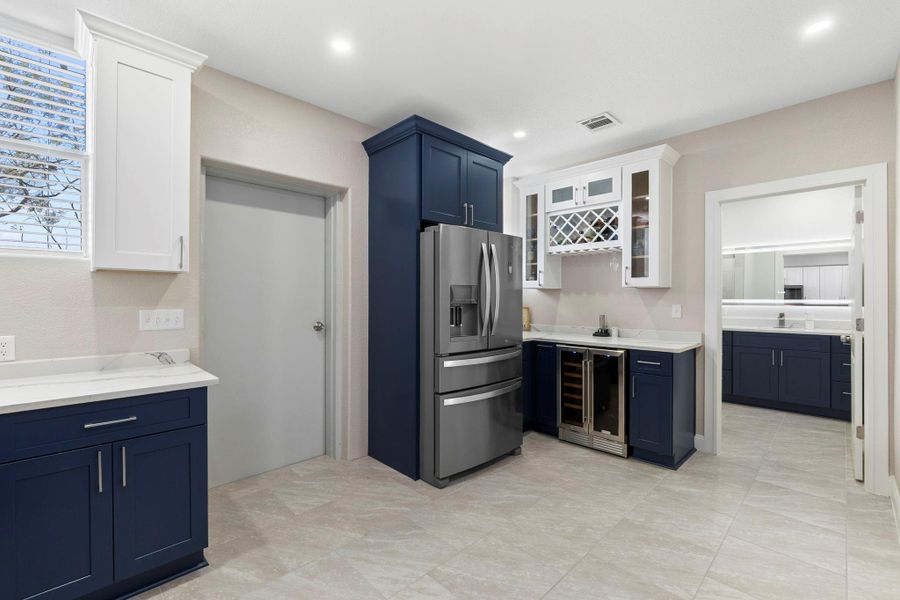 Wine cooler and bar
