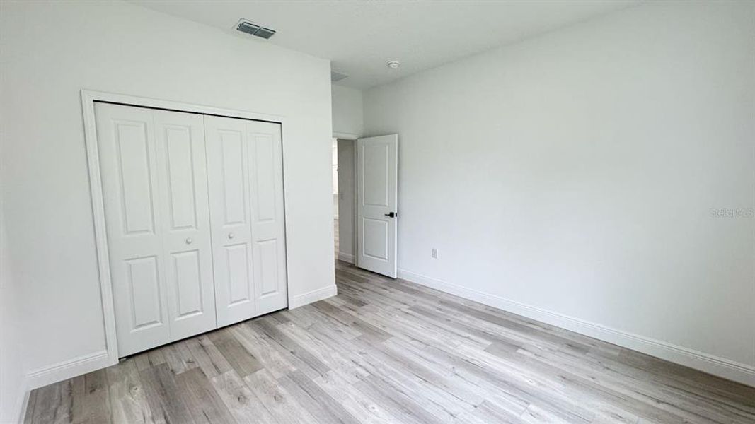Spacious, unfurnished interior of a new home in , Citrus Springs (Image 12).