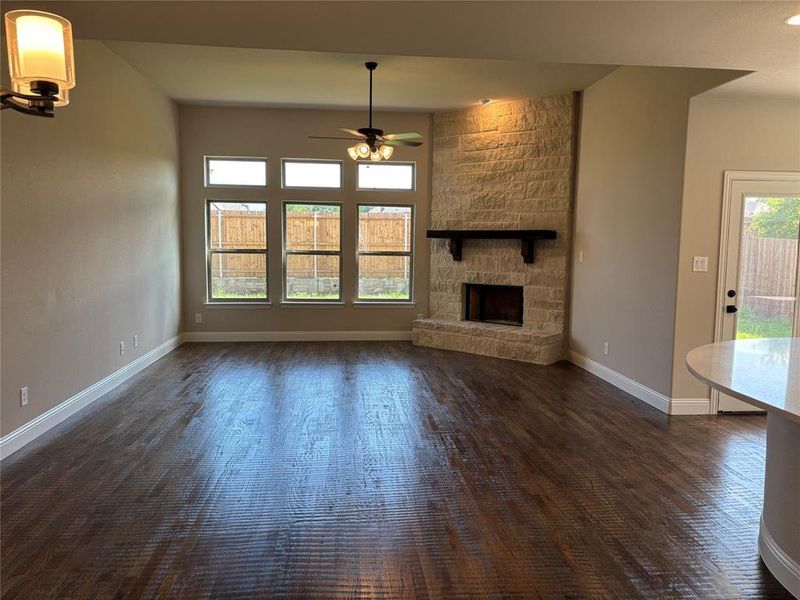 Spacious, unfurnished interior of a new home in , Waxahachie (Image 7).