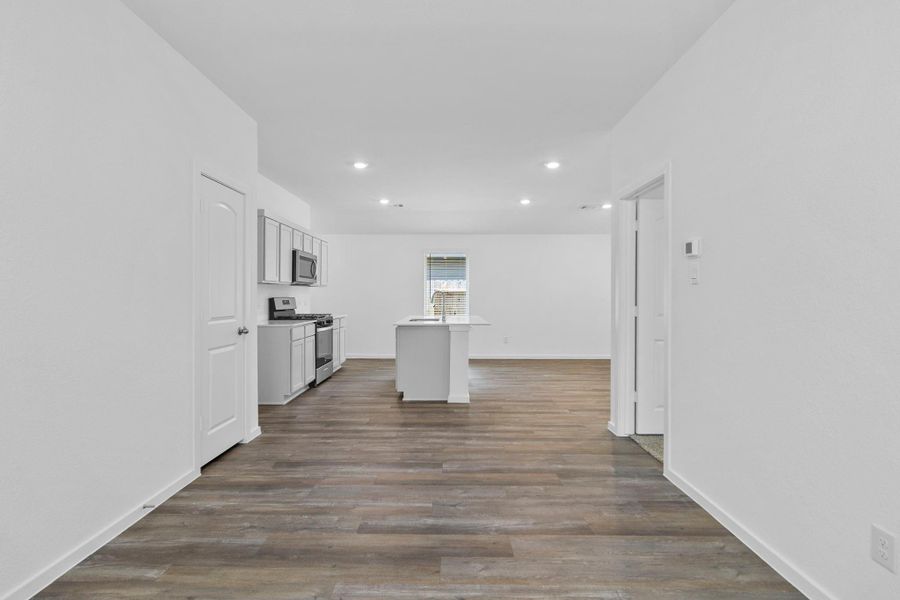 Spacious, unfurnished interior of a new home in Venetian Pines, Conroe (Image 18).