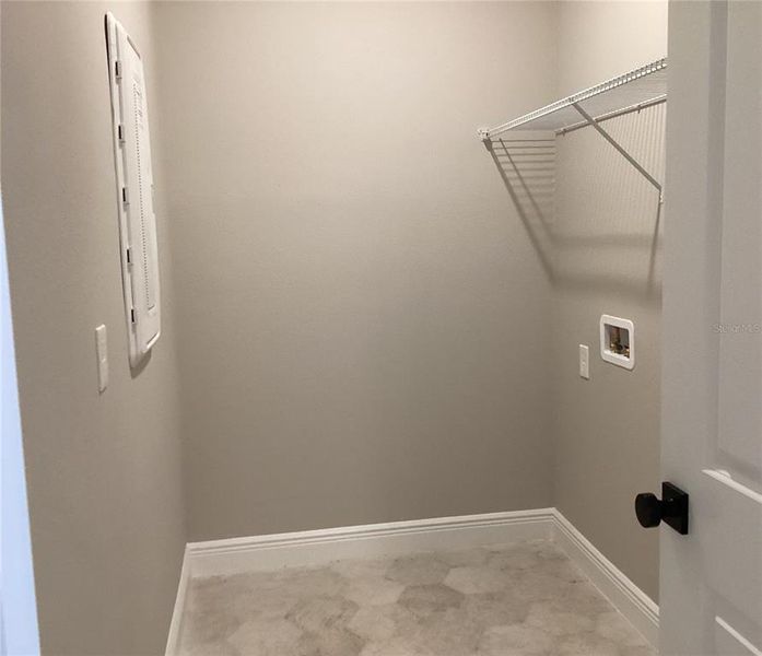 Spacious, unfurnished interior of a new home in Lake Cawood Cove, Windermere (Image 17). Spacious, unfurnished interior of a new home in Lake Cawood Cove, Windermere (Image 17).