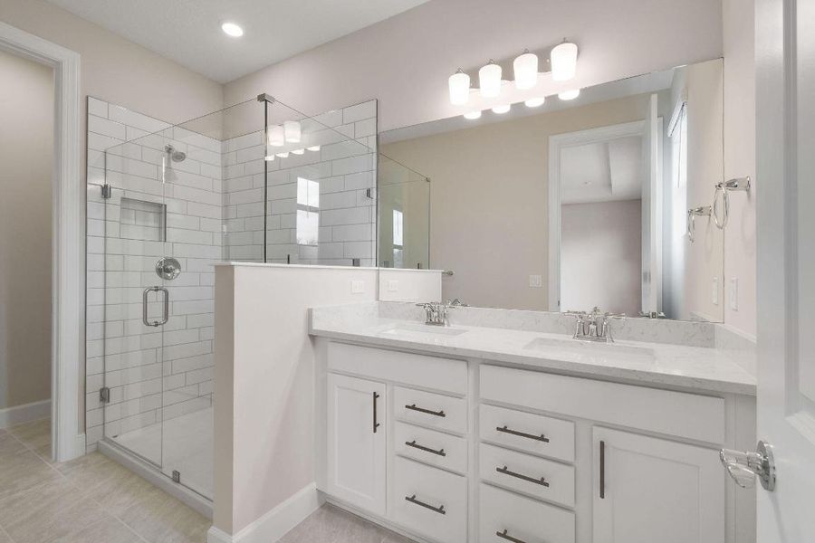 LUXE NATURAL OWNERS BATH